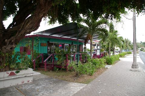 タイ料理屋へ向かう道